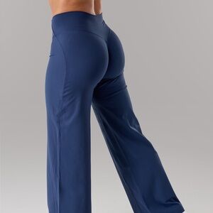 Aura wide leg pant size medium in anchor